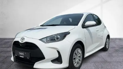 Gebraucht Toyota Yaris Hybrid Business Edition 116 PS (85 kW) 2021 Super white 2 Limousine