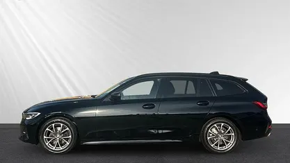 Schwarz ii Gebraucht 2021 BMW 320 Sport Line Kombi | 22.990 € (Fairer Preis)