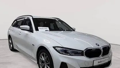 Gebraucht BMW 330e Sport Line 184 PS (135 kW) 2022 Alpinweiß Kombi