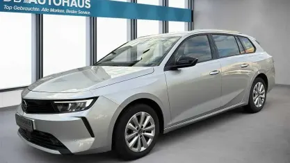 Gebraucht Opel Astra Edition 131 PS (96 kW) 2024 Silber Kleinwagen