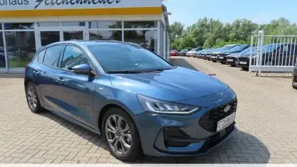 Gebraucht Ford Focus ST-Line X 125 PS (91 kW) 2024 Blau Limousine
