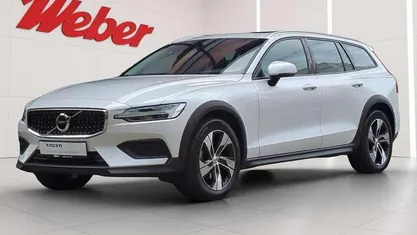 Weiss Gebraucht 2021 Volvo V60 CC Kombi | 31.890 € (Fairer Preis)