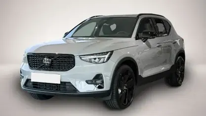 Neu Volvo XC40 Plus 163 PS (119 kW) 2026 Grau SUV