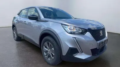 Grau artense metallic Gebraucht 2023 Peugeot 2008 Active SUV | 22.400 € (Fairer Preis)