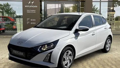Gebraucht Hyundai i20 Select 101 PS (74 kW) 2025 Atlas white Kleinwagen