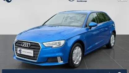 Gebraucht Audi A3 Sport 116 PS (85 kW) 2019 Arablau kristalleffekt Limousine