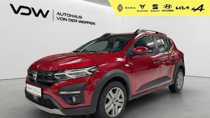 Używany Dacia Sandero Comfort 91 KM (66 kW) 2023 Czerwony Hatchback