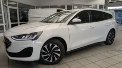 Weiß, frostweiß Gebraucht 2024 Ford Focus Titanium Limousine | 23.750 € (Fairer Preis)