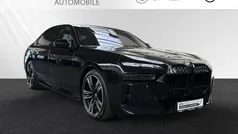 Carbonschwarz metallic Gebraucht 2024 BMW 750e M Sport Limousine | 104.889 € (Fairer Preis)