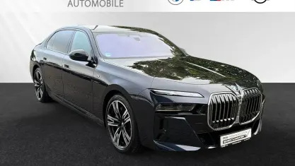 Gebraucht BMW 750e M Sport 489 PS (359 kW) 2025 Carbonschwarz metallic Limousine