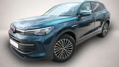 Neu VW Tiguan IQ Drive 150 PS (110 kW) 2026 Blau SUV