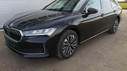 Gebraucht 2025 Skoda Superb Selection Kombi | 43.890 € (Superpreis)