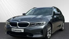 Grau Gebraucht 2022 BMW 318 Sport Line Kombi | 22.498 € (Fairer Preis)