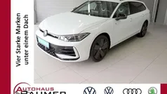 Weiß Gebraucht 2024 VW Passat R-line Kombi | 43.200 €