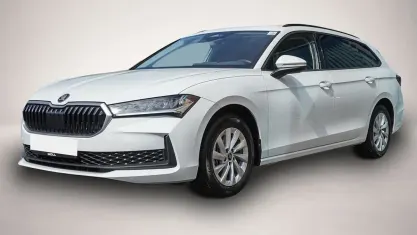 Gebraucht Skoda Superb Essence 150 PS (110 kW) 2025 Weiß Kombi