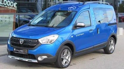 Blau Gebraucht 2020 Dacia Dokker Stepway Van / Kleinbus | 12.990 € (Teuer)