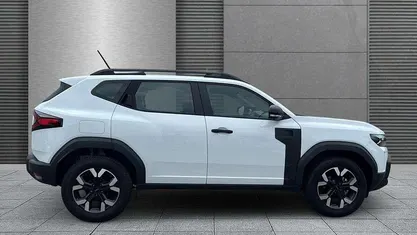 Arktisweiß Gebraucht 2025 Dacia Duster Essentiel SUV | 21.090 € (Guter Preis)