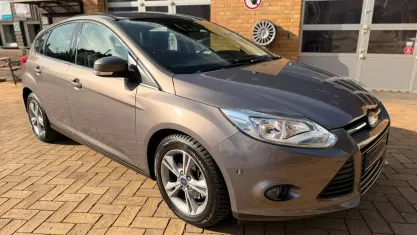Gebraucht Ford Focus Champions Edition 101 PS (74 kW) 2013 Braun Limousine