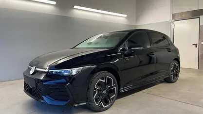 Gebraucht VW Golf VIII R-line 150 PS (110 kW) 2025 Limousine