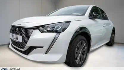 Gebraucht Peugeot e-208 Allure 100 kW (136 PS) 2023 Weiss Kleinwagen