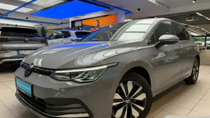 Gebraucht VW Golf VIII Move 131 PS (96 kW) 2023 Grau Limousine