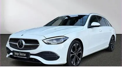 Weiß Gebraucht 2022 Mercedes C200 Avantgarde Limousine | 29.440 € (Fairer Preis)