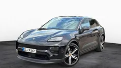 Tiefschwarzmetallic Gebraucht 2025 Porsche Macan SUV | 89.870 € (Fairer Preis)