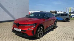 Dezirrot metallic, black pear Gebraucht 2024 Renault Mégane Iconic Limousine | 34.838 € (Fairer Preis)