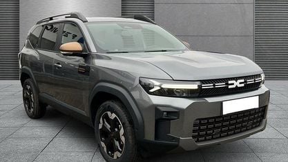 Uusi Dacia Bigster Extreme 140 HP (102 kW) 2025 Harmaa Katumaasturi