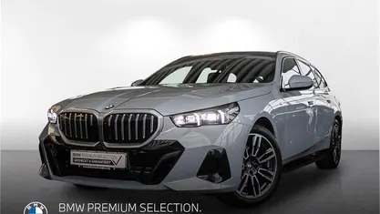Grau Gebraucht 2024 BMW 520 Performance Limousine | 54.600 € (Fairer Preis)
