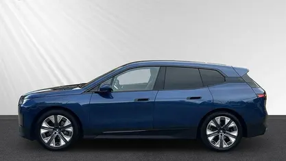 Blau Gebraucht 2022 BMW iX Shadowline SUV | 42.358 € (Fairer Preis)
