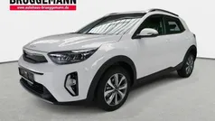 Weiß Gebraucht 2023 Kia Stonic Vision SUV | 18.890 € (Fairer Preis)