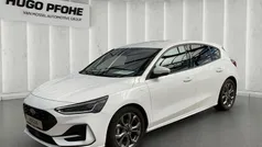 Frozen white uni Gebraucht 2024 Ford Focus ST-Line X Limousine | 25.430 € (Fairer Preis)