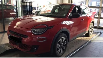 Gebraucht 2024 Fiat 600E Red SUV | 23.475 € (Guter Preis)