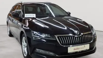 Gebraucht Skoda Superb Style 150 PS (110 kW) 2021 Blackmagic perleffekt Kombi