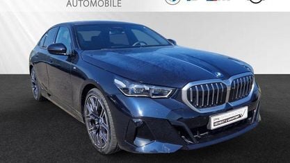 Gebraucht BMW 550e M Sport 489 PS (359 kW) 2024 Carbonschwarz metallic Limousine