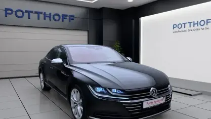 Gebraucht VW Arteon Elegance 190 PS (139 kW) 2018 Deep black perleffekt Kleinwagen