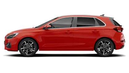 Nieuw Hyundai i30 Advantage 101 PK (74 kW) 2025 Rood Sedan