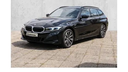 Gebraucht BMW 330 Sport Line 245 PS (180 kW) 2023 Schwarz Kombi
