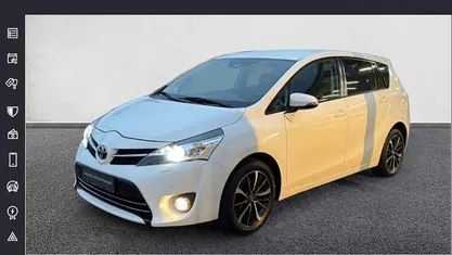 Schneeweiß Gebraucht 2017 Toyota Verso Edition-S Van / Kleinbus | 15.690 € (Fairer Preis)
