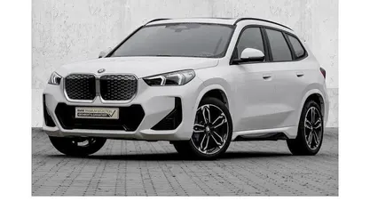 Weiß Gebraucht 2025 BMW iX1 Luxury Line SUV | 48.995 € (Fairer Preis)