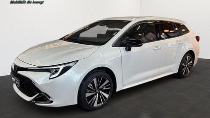 Neu Toyota Corolla 178 PS (130 kW) 2025 Platinum white Kombi