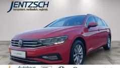 Rot Gebraucht 2022 VW Passat Business Kombi | 23.990 € (Guter Preis)