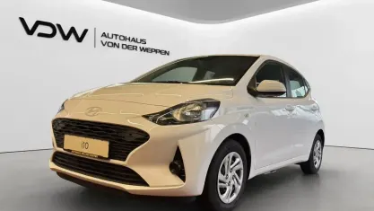 Gebraucht Hyundai i10 Select 63 PS (46 kW) 2024 Weiß Kleinwagen