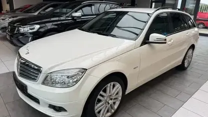 Używany Mercedes C250 204 KM (150 kW) 2009 Biały Kombi