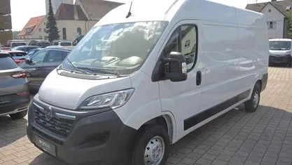 Grau Gebraucht 2023 Opel Movano Van | 29.900 € (Fairer Preis)