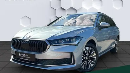 Rot Gebraucht 2024 Skoda Superb Selection Kombi | 33.678 € (Superpreis)