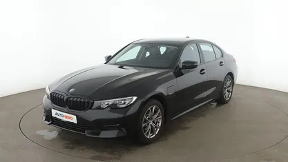 Schwarz Gebraucht 2022 BMW 330 Sport Line Limousine | 31.200 € (Fairer Preis)