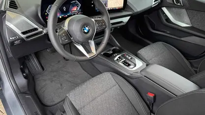 Neu BMW 120 Performance 170 PS (125 kW) 2025 Skyscraper grau metallic Kleinwagen