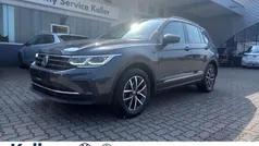 Grau Gebraucht 2021 VW Tiguan SUV | 27.970 € (Fairer Preis)
